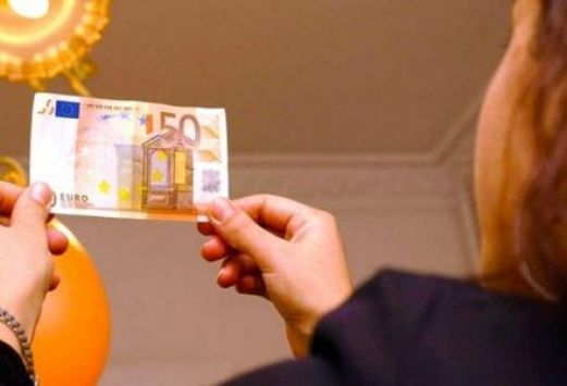 «Μαχαίρι» 22% στον κατώτατο μισθό - Media