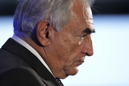 Υπό κράτηση ο Στρος - Καν - Media