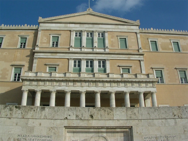 Το πολιτικό σύστημα αντέχει…  - Media