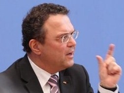 Υπέρ της εξόδου της Ελλάδας από την ευρωζώνη ο Γερμανός υπ. Εσωτερικών - Media