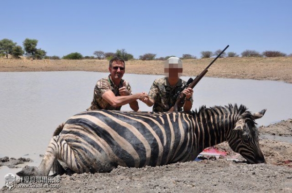 Νεόπλουτοι δολοφόνοι-κυνηγοί - Media