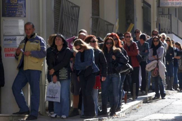 Από σήμερα οι μειώσεις στο επίδομα ανεργίας - Media