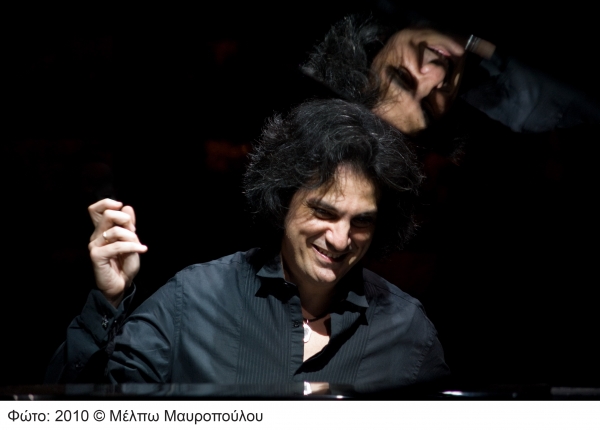 Η Εράσμειος σχολή παρουσιάζει τον Βασίλη Τσαμπρόπουλο - Media