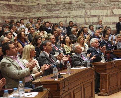 Πρόταση βουλευτών για αναδρομική φορολόγηση κεφαλαίων που βγήκαν στο εξωτερικό    - Media