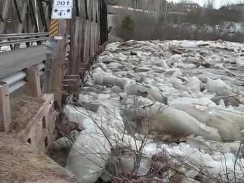 Όταν ο πάγος «σπρώχνει» μια γέφυρα (Video) - Media