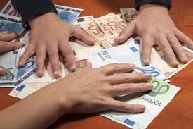 Στον εισαγγελέα το πόρισμα του Ελεγκτικού Συνεδρίου για την σπατάλη στο Δημόσιο  - Media