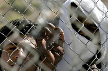 Όθωνας: Άμεσα η λειτουργία του πρώτου κέντρου κράτησης μεταναστών - Media