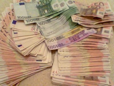 ΥΠΟΙΚ: Το ποσό των 104,6 δισ. ευρώ μεταφέρθηκε στο εξωτερικό το 2010 - Media