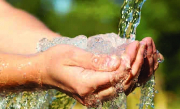 Θα πληρώνουμε σαμπάνια, θα πίνουμε νερό - Media