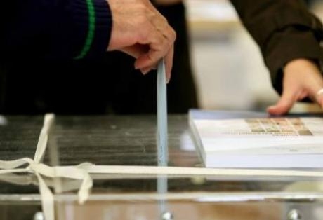 Οι εκλογές, ο Άκης και η Μακρυπούλια  - Media