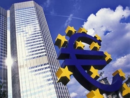Κομισιόν: Αρμόδιες για τη χρηματοδότηση των κομμάτων οι εθνικές αρχές - Media