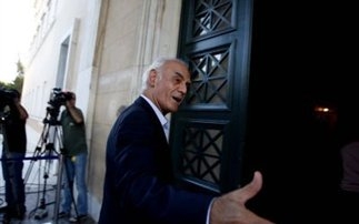 Μηδέν άγαν, ρε Άκη - Media