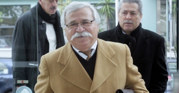 Παραιτήθηκε ο Παπουτσάκης - Media