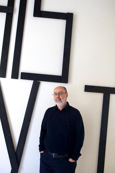 Γιάννης Χουβαρδάς: «Είναι μύθος ότι από το θέατρο έγιναν βίλες και κότερα» - Media