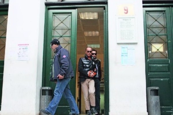 Προφυλακιστέοι οι Λάκης Γαβαλάς και η αδελφή του - Media