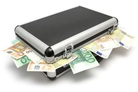 Περιουσία 3,5 εκατ. με εισόδημα 5.000 - Media