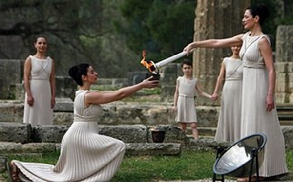 Πραγματοποιήθηκε η τελετή αφής της Ολυμπιακής Φλόγας - Media