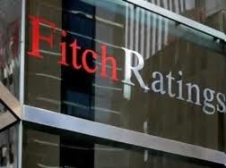 Υποβάθμιση πέντε ελληνικών τραπεζών από τη Fitch - Media