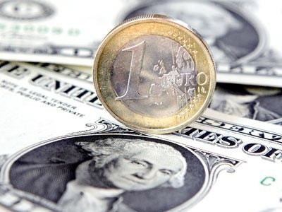 Υποχωρεί το ευρώ έναντι του δολαρίου εν αναμονή της άτυπης Συνόδου Κορυφής  - Media