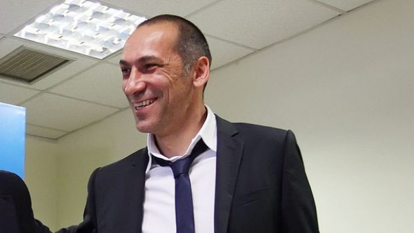 Και στο βάθος... Δώνης! - Media