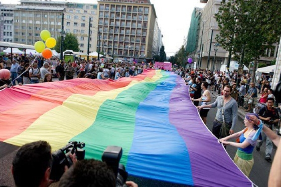 Athens Pride: «Αγάπα με είναι δωρεάν» - Media