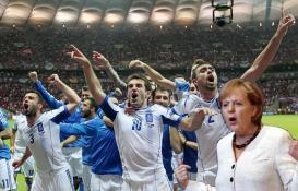 Άλλο πολιτική άλλο αθλητισμός - Media