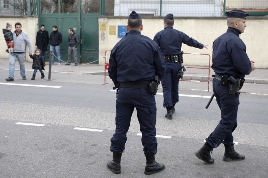 Τουλούζη: Δράστης κρατάει 4 ομήρους - Media
