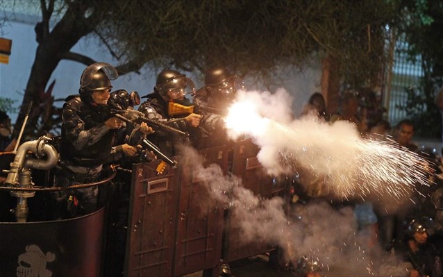 Δακρυγόνα στη Βραζιλία με αφορμή την επίσκεψη του Πάπα - Media