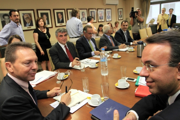 Αναζητούνται περικοπές 11,5 δις - Media
