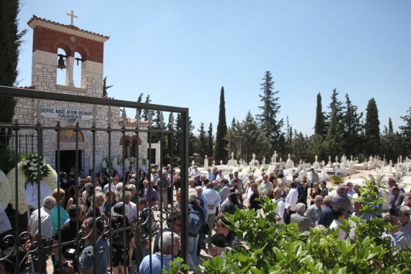 Πες μου την κηδεία του να σου πω ποιος ήταν - Media