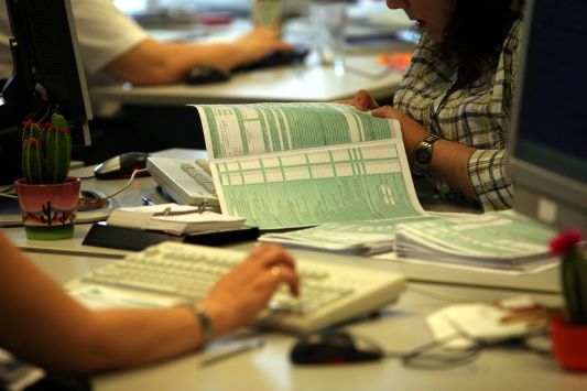 Σε επτά δόσεις ο φόρος εισοδήματος - Media