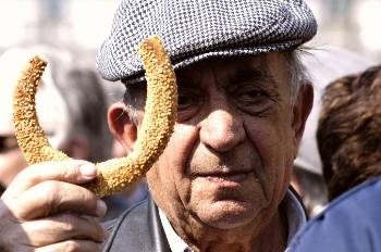 Μετά της Παναγίας συντάξεις και επιδόματα στον ΟΓΑ - Media