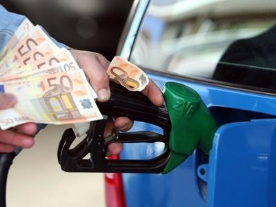 Στα ύψη οι τιμές των υγρών καυσίμων    - Media