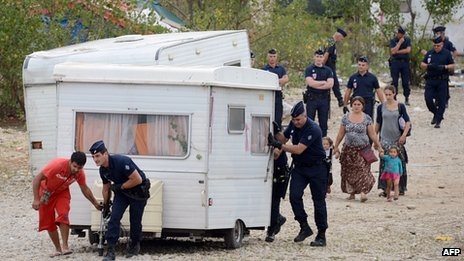 Λυόν - Γαλλία: Η αστυνομία διαλύει καταυλισμό Ρομά - Media