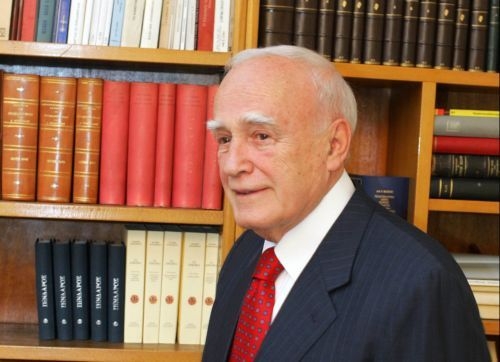 Περικοπή του Προεδρικού μισθού ζήτησε ο Παπούλιας - Media