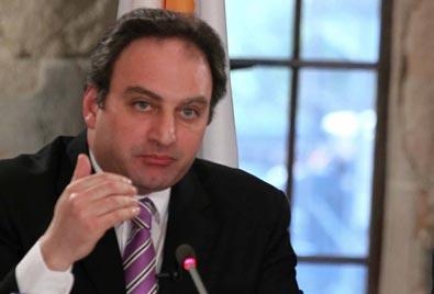 «Κίτρινη κάρτα» από Κύπρο προς τρόικα - Media