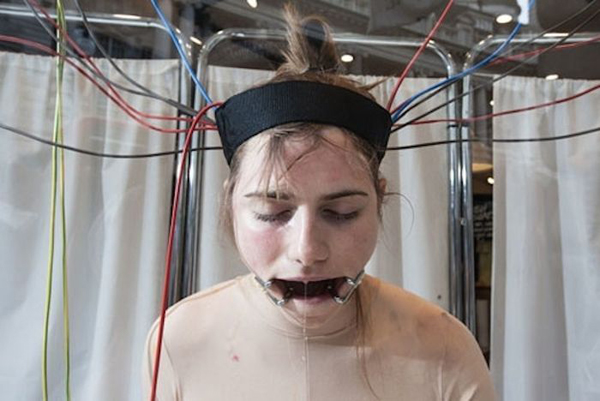 Βασανιστήρια για τα μάτια του κόσμου... (Video) - Media