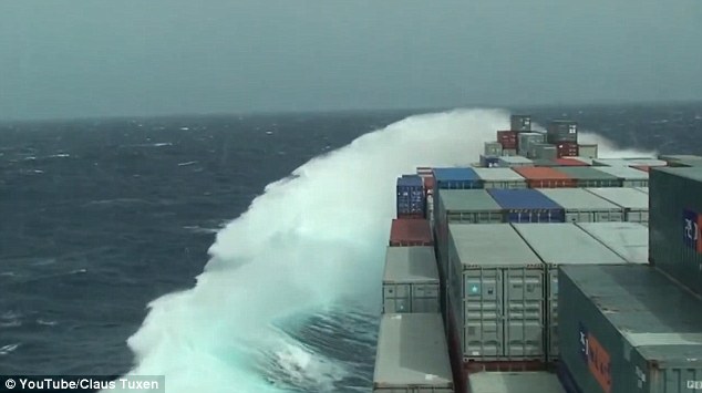 Πως είναι το εσωτερικό ενός πλοίου όταν το χτυπάνε τα κύματα (Video) - Media