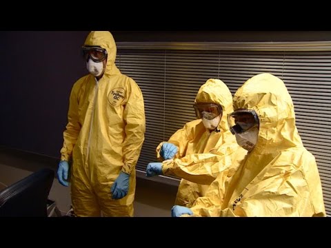 Δείτε πώς φοριούνται οι στολές προστασίας από τον Έμπολα (Video) - Media