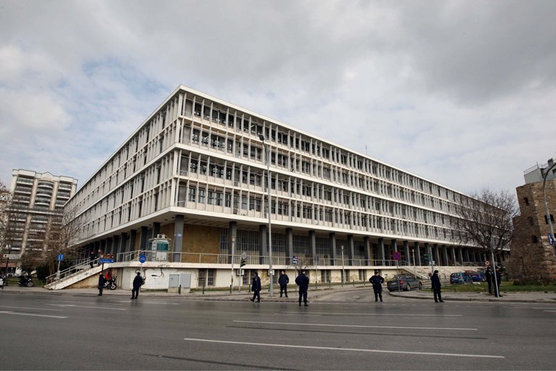 Αθωώθηκαν δύο εφοριακοί που είχαν συλληφθεί επ΄ αυτοφώρω για «φακελάκι» - Media