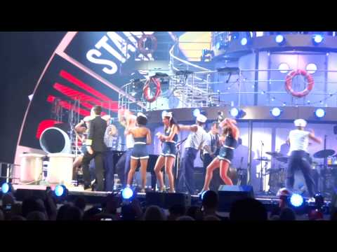 Πως ο Ρόμπι Γουίλιαμς έσπασε το χέρι θαυμάστριάς του (Video) - Media