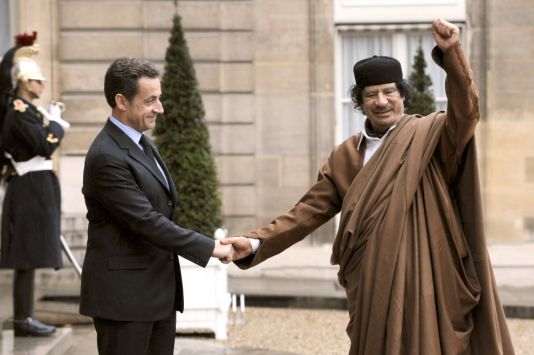 Έγγραφο έδειξε ότι ο Σαρκοζί τα «έπαιρνε» από τον Καντάφι! - Media
