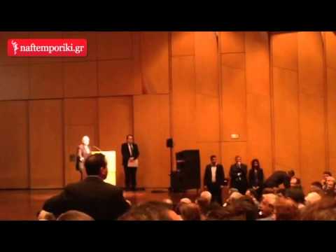 Μικροομολογιούχοι διέκοψαν την ομιλία του Παπαδήμου (video) - Media