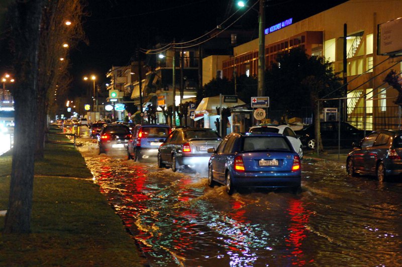 Προβλήματα στην Αττική από τη δυνατή νεροποντή - Media