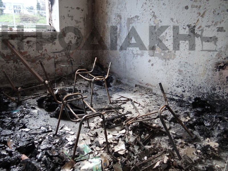 Επιτέθηκαν σε γραφεία του ΠΑΣΟΚ και της Χ.Α - Media