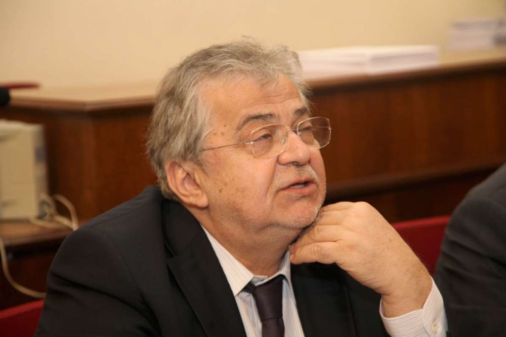 Αντιδράσεις από πιθανό νέο «κούρεμα» του ΙΚΑ
  - Media