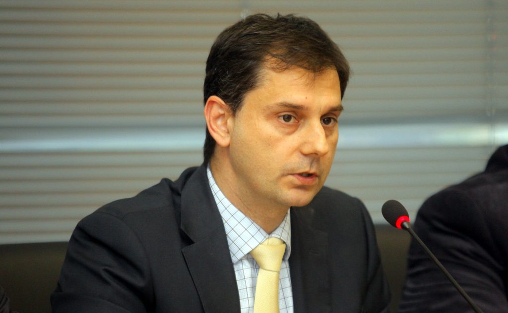 Θεοχάρης: Φταίει ο νόμος, όχι η εγκύκλιος - Media