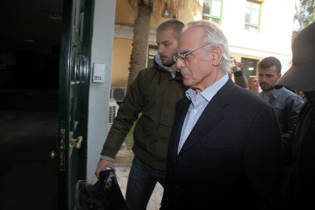 Ένταση στη δίκη του Τσοχατζόπουλου - Media