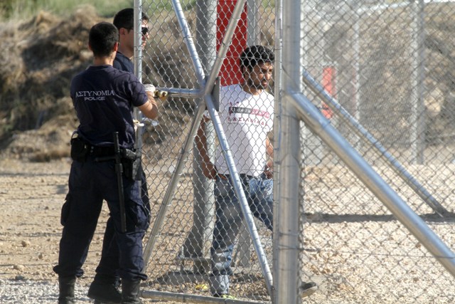 Καταγγελίες για άγρια καταστολή των απεργών πείνας στην Αμυγδαλέζα - Media