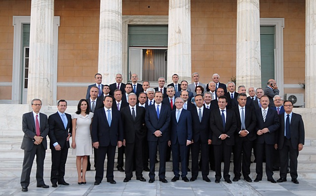 Κυβέρνηση Ζόμπι. Ως πότε; - Media